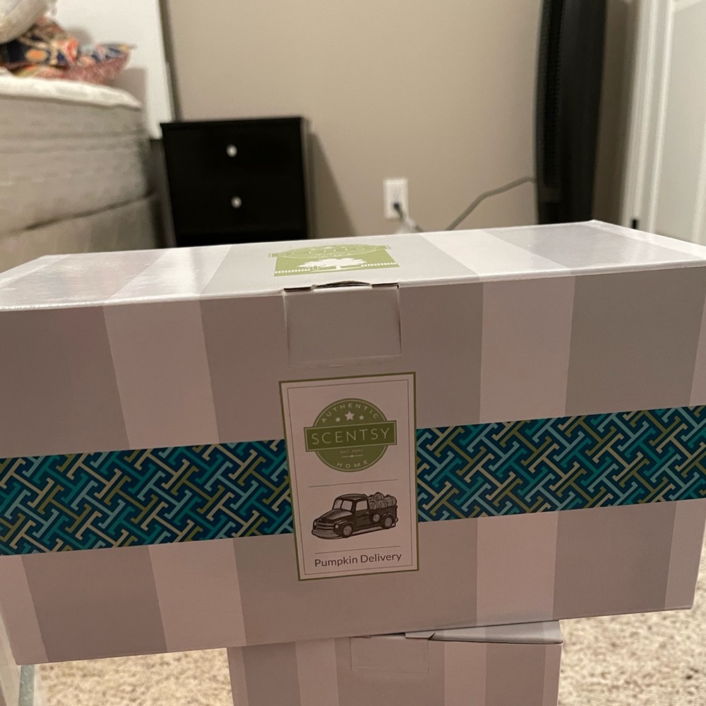 Scentsy Pumpkin Delivery Warmer. New in box